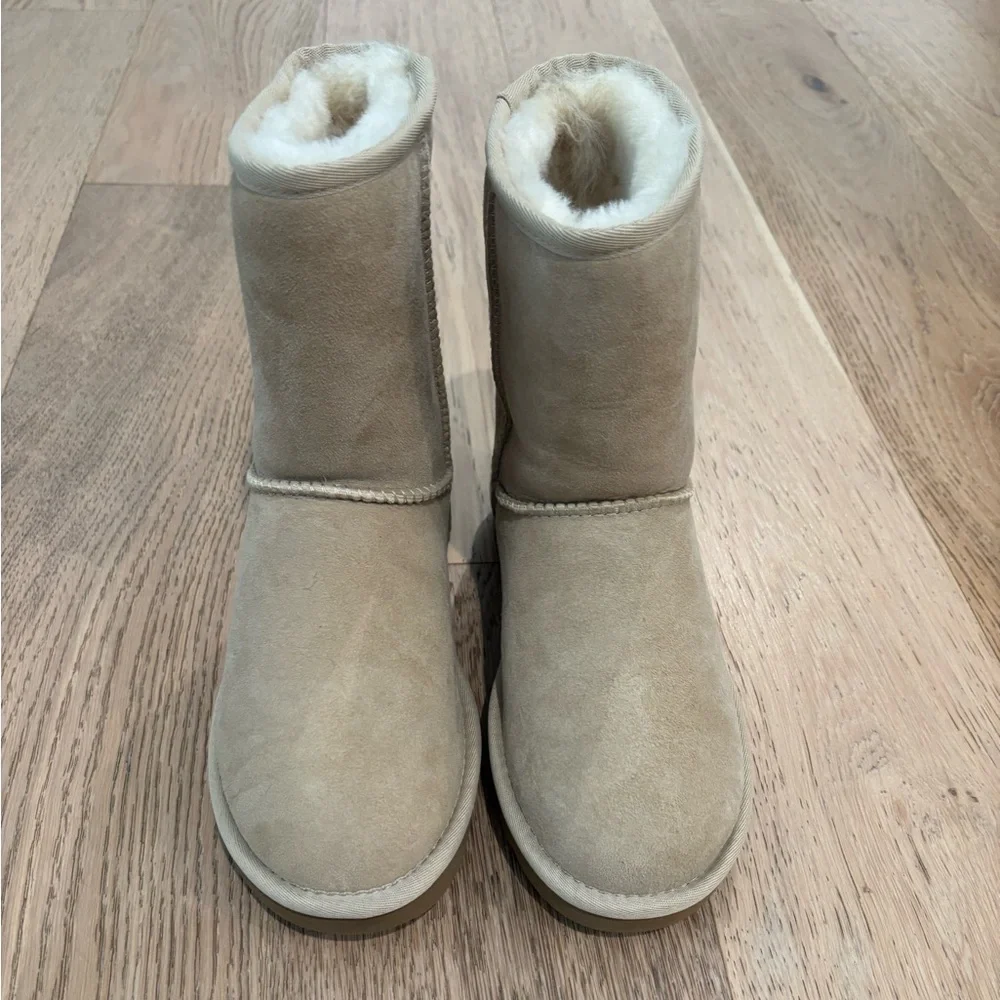 Cozy Tan Shearling-Lined Women's Boots - Picture 3 of 6